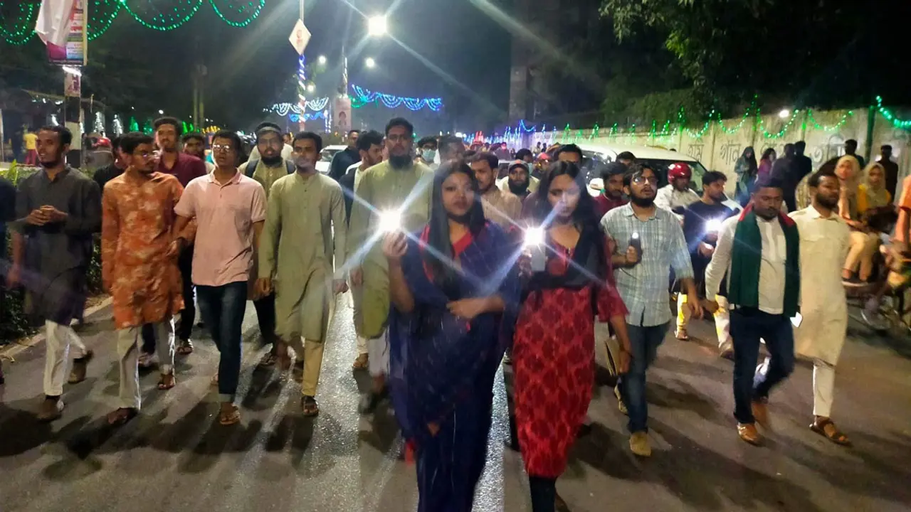 নিরাপদ ক্যাম্পাস দাবিতে বিক্ষোভ