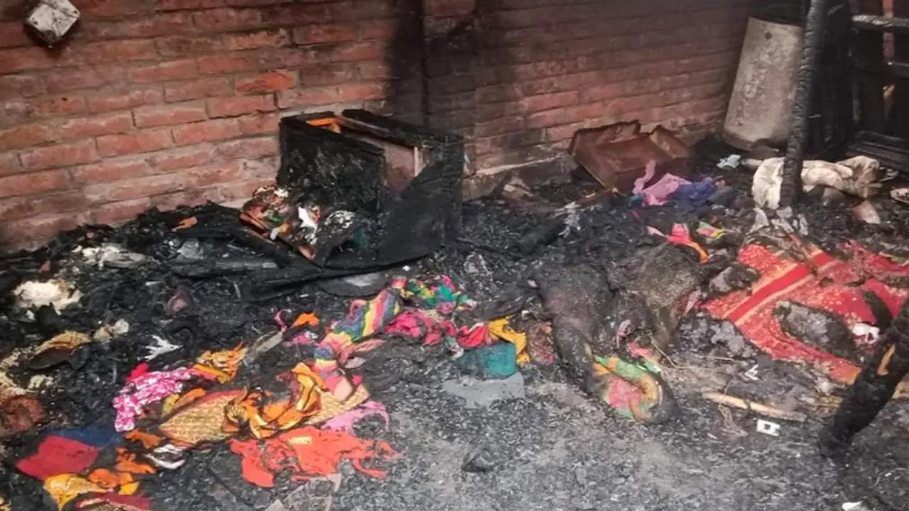 পরনের কাপড় ছাড়া কিছুই নেই তাদের, সব পুড়ে ছাই