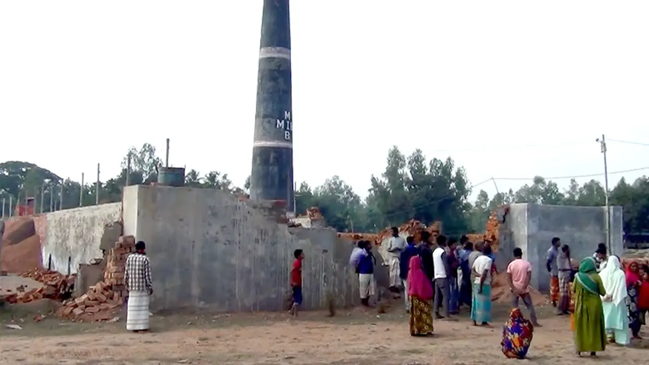 গাইবান্ধায় ৩ ইটভাটায় অভিযান চালিয়ে ১৪ লাখ টাকা জরিমানা