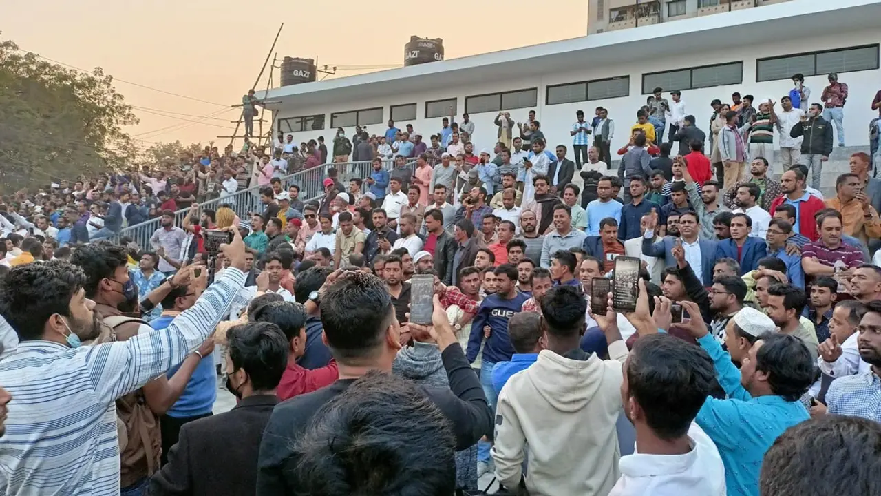 গোলাপবাগ মাঠে দলে দলে প্রবেশ করছেন বিএনপি নেতাকর্মীরা