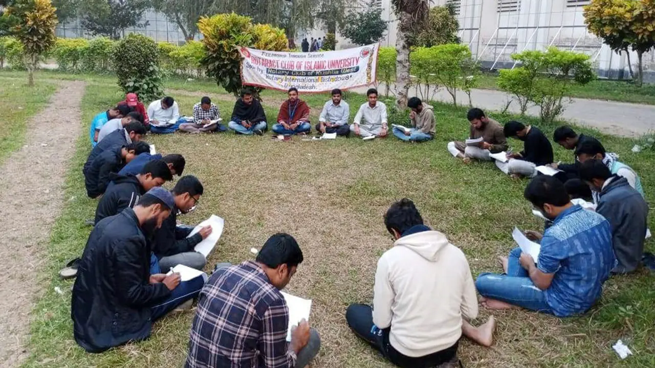 মুক্তিযুদ্ধে শহীদদের উদ্দেশ্যে চিঠি লিখলেন ইবি শিক্ষার্থীরা