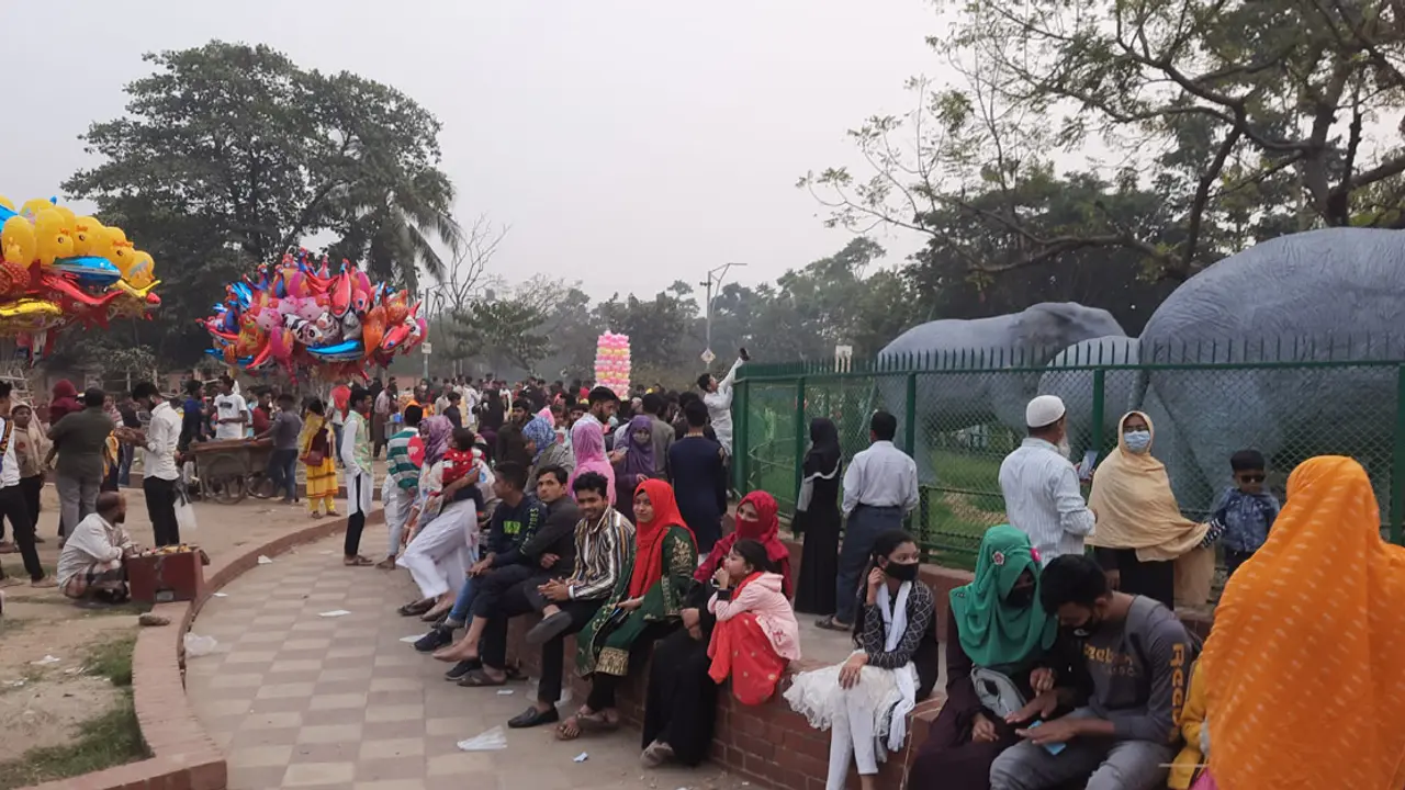 হাতিরঝিলজুড়ে বিজয়ের উৎসব