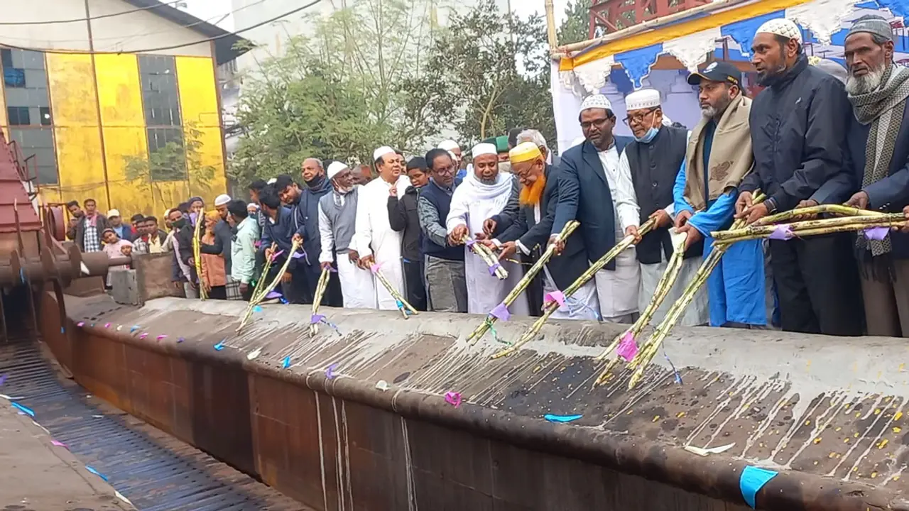 জয়পুরহাটে ১৮৬৬ মেট্রিক টন চিনি উৎপাদনের লক্ষ্যে আখ মাড়াই শুরু