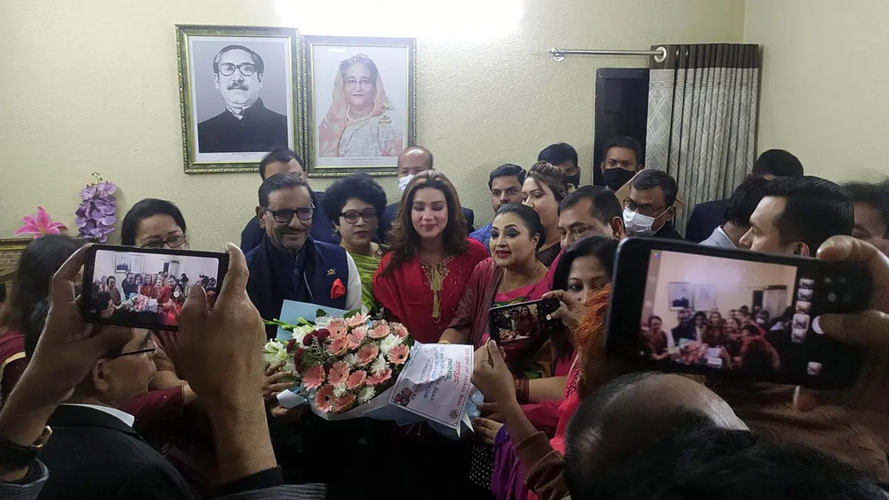 ওবায়দুল কাদেরের সঙ্গে সাক্ষাৎ করলেন মাহিয়া মাহি
