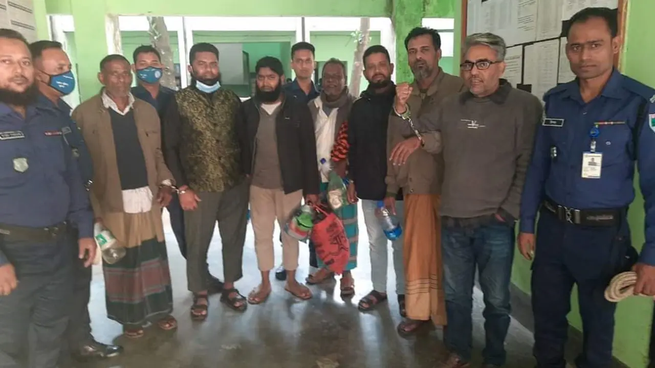 রূপসায় বোমা বিস্ফোরণের ঘটনায় মামলা, গ্রেপ্তার ৭