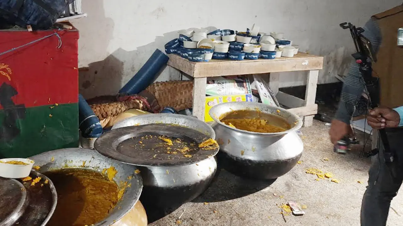 পড়ে রইল বিএনপি নেতাকর্মীদের জন্য রান্না করা খিচুড়ি