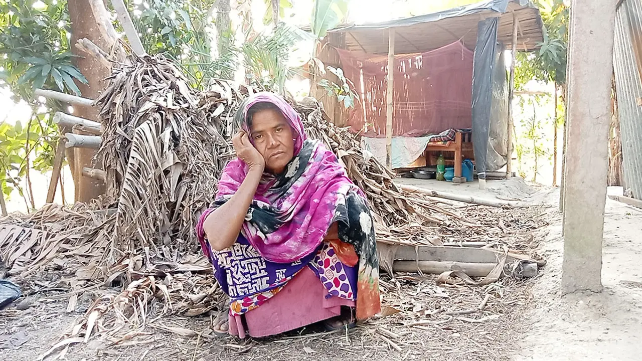 এটাই আমার বাড়ি, নেই টিউবওয়েল, টয়লেট ও রাস্তা