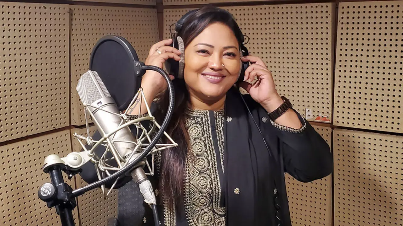 মেট্রোরেল নিয়ে মমতাজের গান