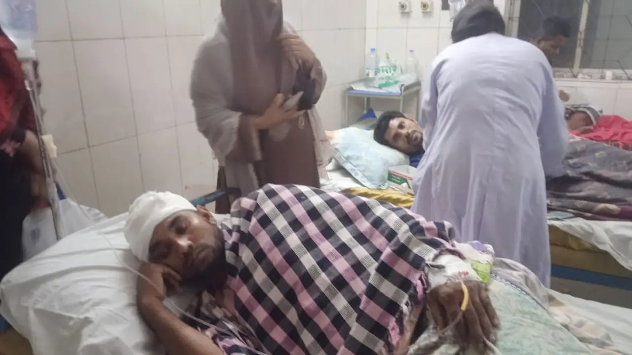 সন্ত্রাসবিরোধী মিছিল‌ থেকে ফেরার পথে হামলা, আ.লীগের ৯ কর্মী আহত