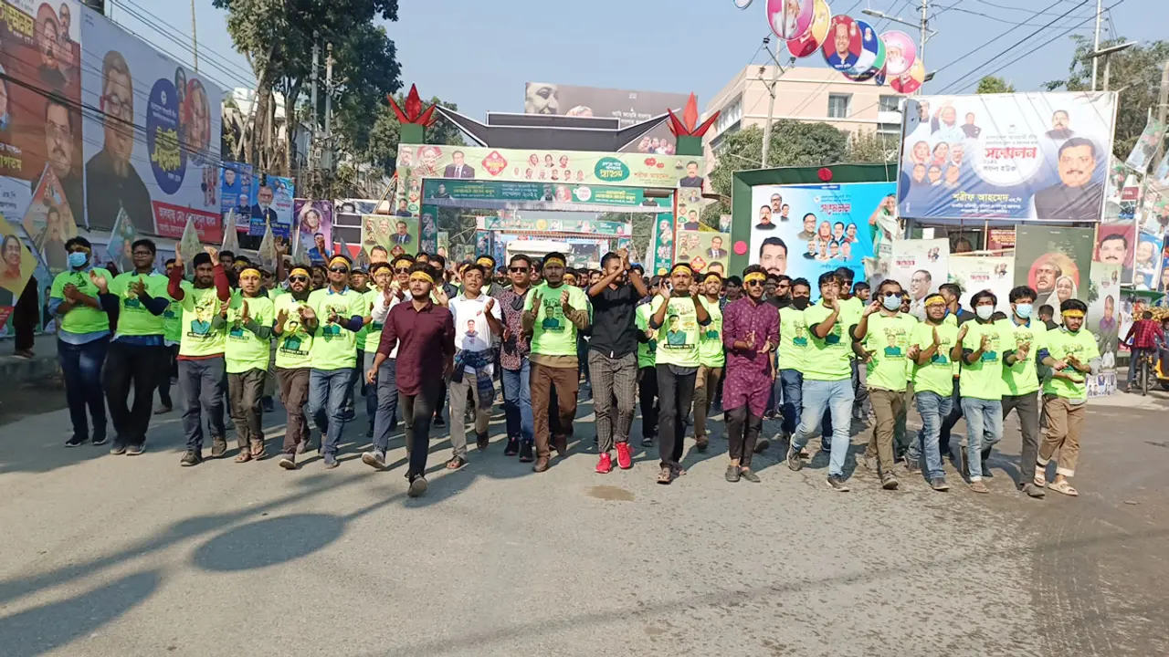 খণ্ড খণ্ড মিছিল নিয়ে আ.লীগের সম্মেলনে নেতাকর্মীরা