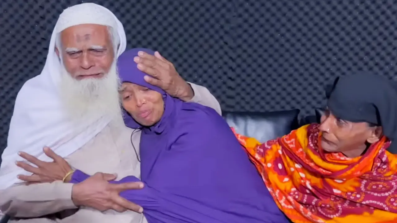 ৩৫ বছর পর হাসিনাকে মা-বাবার বুকে ফিরিয়ে দিল ‘আপন ঠিকানা’