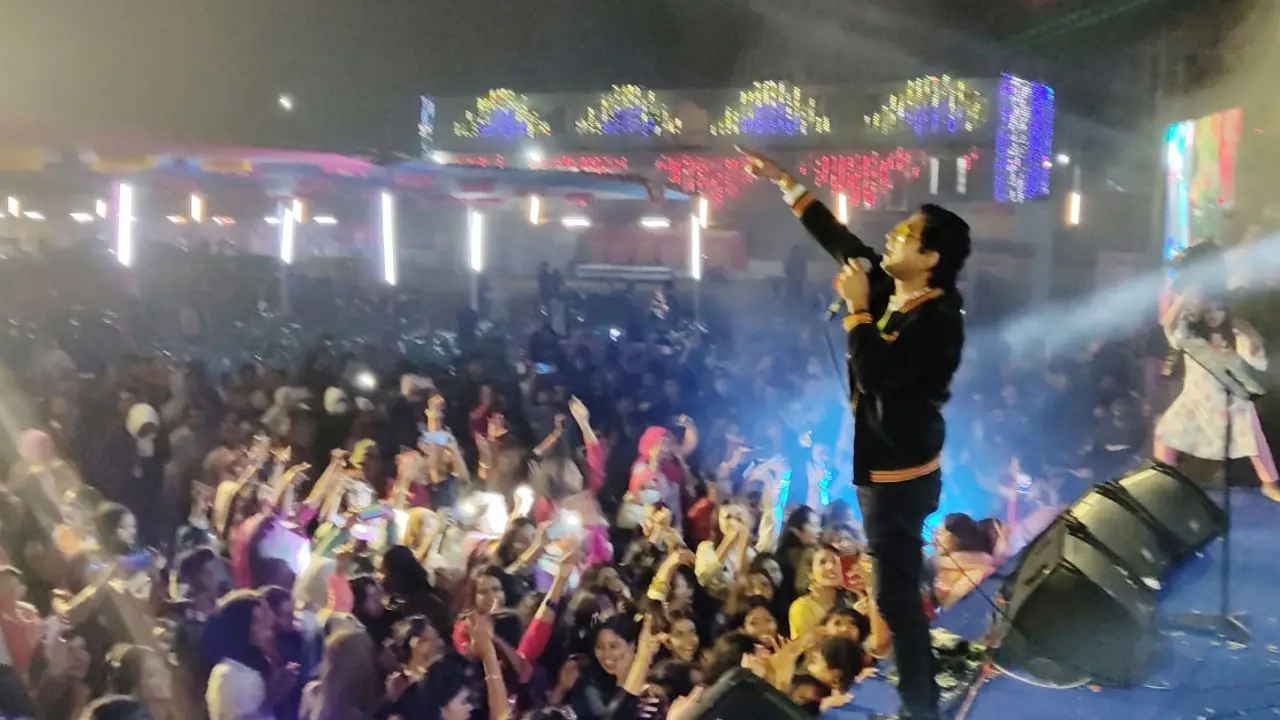 নড়াইলে দর্শক মাতালেন মুহিন