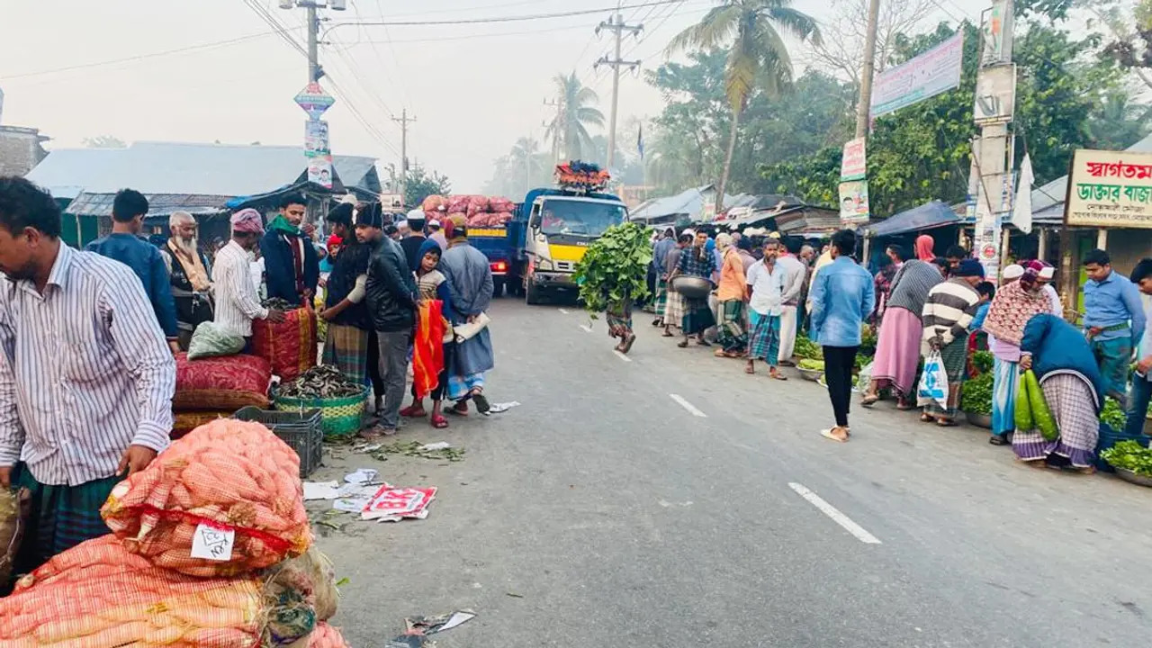 যে বাজারে বিক্রি হয় কোটি টাকার নিরাপদ সবজি