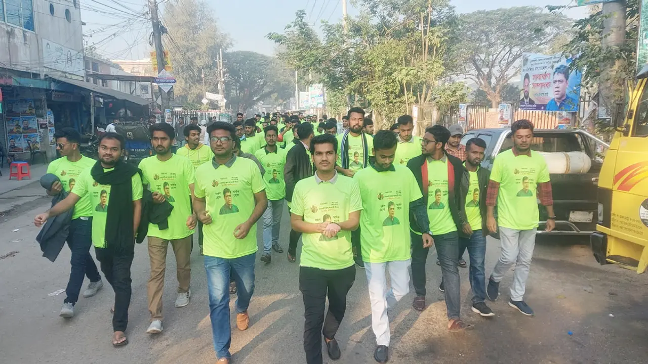 খণ্ড খণ্ড মিছিল নিয়ে সম্মেলনে আসছেন নেতাকর্মীরা