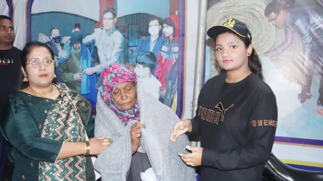 নোয়াখালীতে অসহায়দের মাঝে পুনাকের শীতবস্ত্র বিতরণ