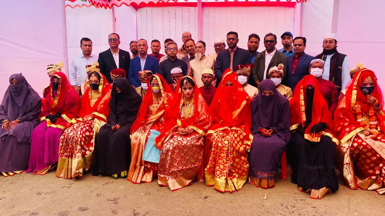 ২০ অসহায় তরুণ-তরুণীর বিয়ে দিলেন ব্যবসায়ী, খাওয়ালেন ১০ হাজার মানুষ