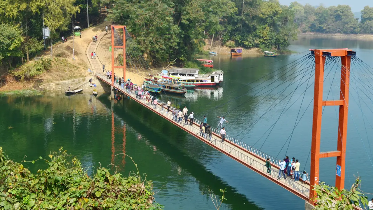 রাজস্থলীতে ৪৮ ঘণ্টার সড়ক অবরোধ চলছে