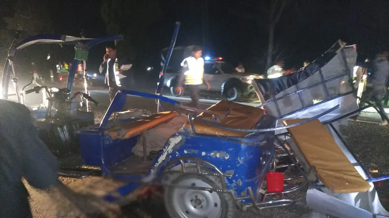 রংপুরে ট্রাক, ইজিবাইক ও অ্যাম্বুলেন্সের সংঘর্ষে ৫ জন নিহত