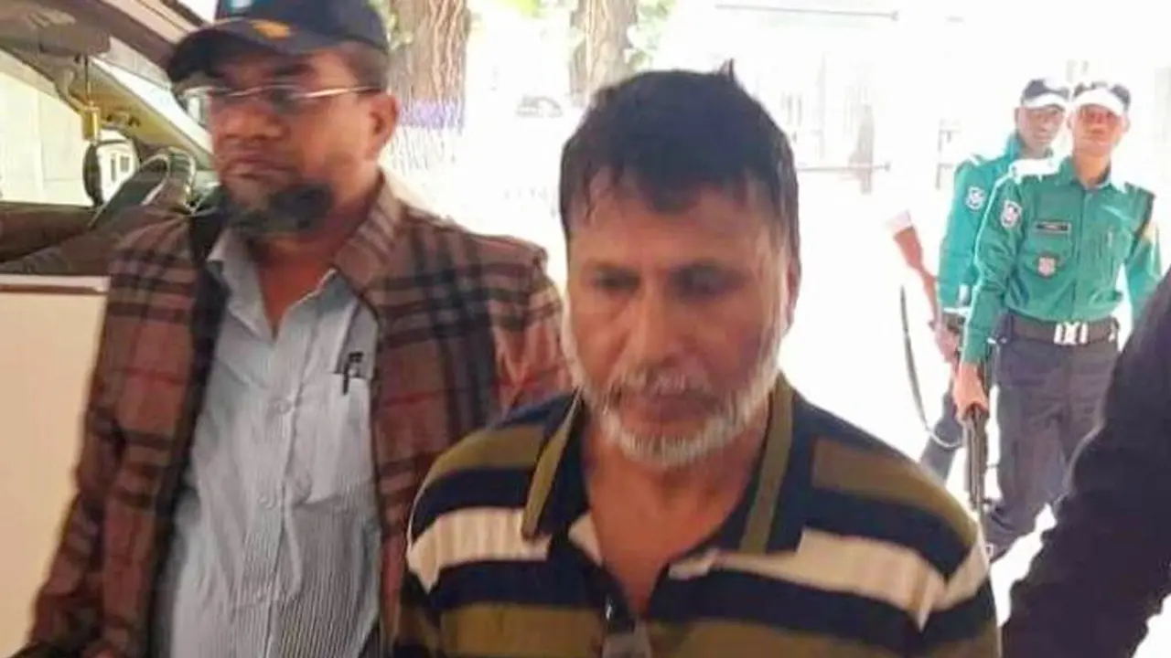 সলিমুল্লাহ মেডিকেলের ক্যাশিয়ার ছাত্তার গ্রেপ্তার