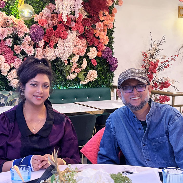আড্ডায় শাবনূরের সঙ্গে ফারুকী