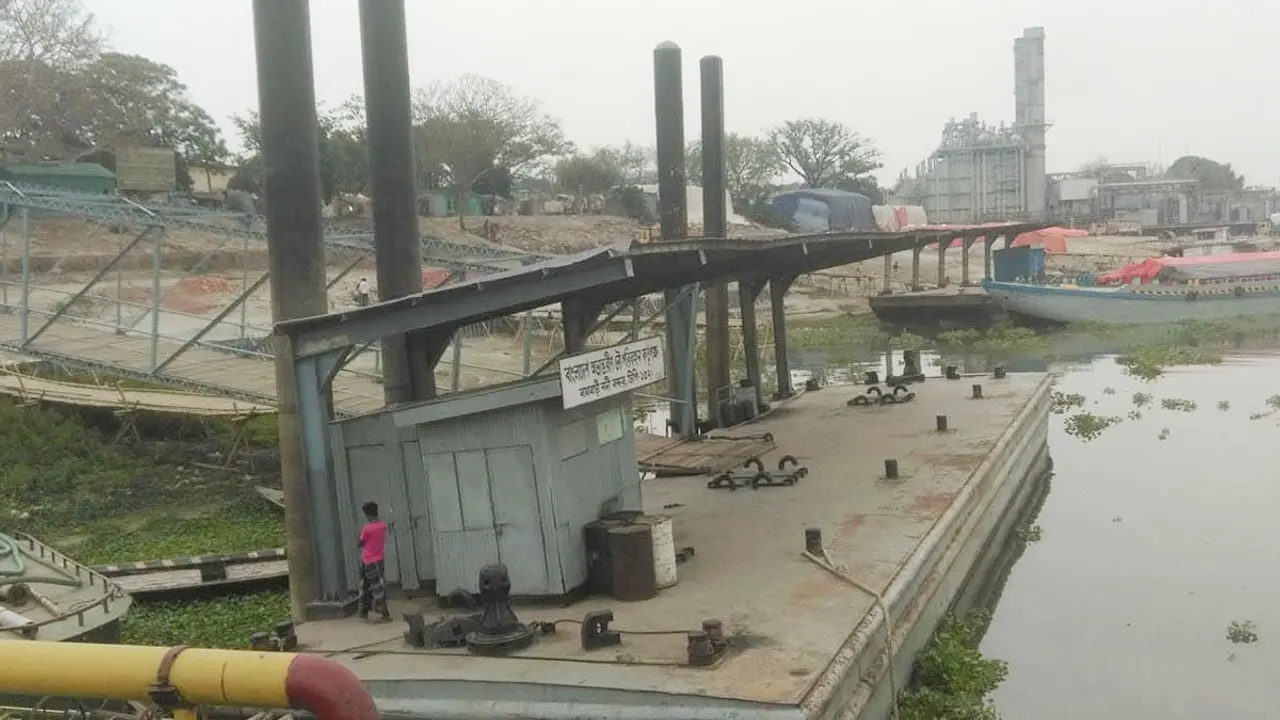 বাঘাবাড়ী বন্দরে ভিড়ছে না বড় জাহাজ, বেকার ৫ শতাধিক শ্রমিক