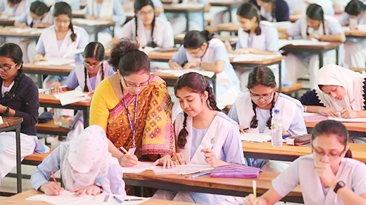 আগামী বছর এপ্রিলের মাঝামাঝি এসএসসি পরীক্ষা 