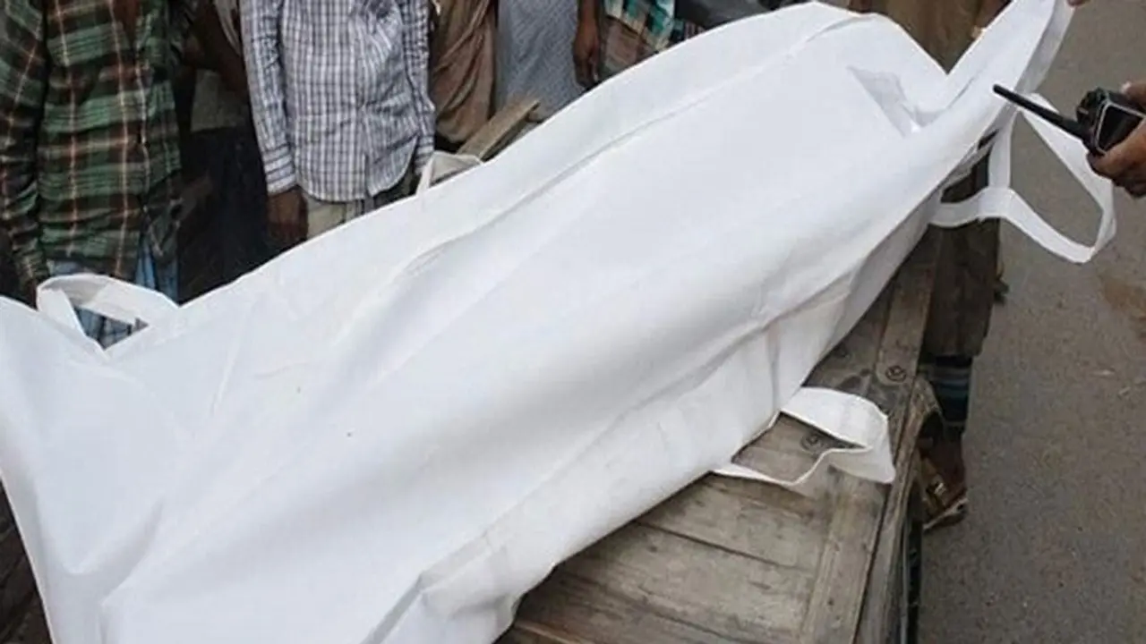 মুয়াজ্জিন বাবাকে বাঁচাতে গিয়ে প্রাণ গেল ছেলের