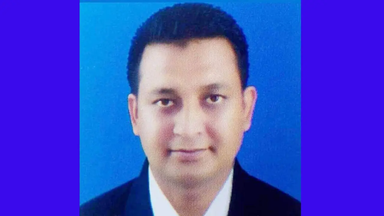 বাসের ধাক্কায় প্রাণ গেল কলেজ শিক্ষকের
