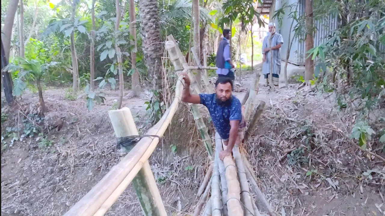 ‘আমাকে একটি ব্রিজ করে দেন, হাতে হেঁটে সাঁকো পার হতে এখন কষ্ট হয়’