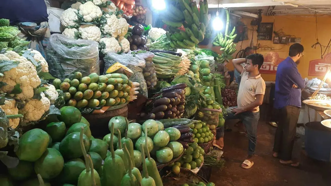 সরবরাহ বাড়ায় সবজিতে স্বস্তি
