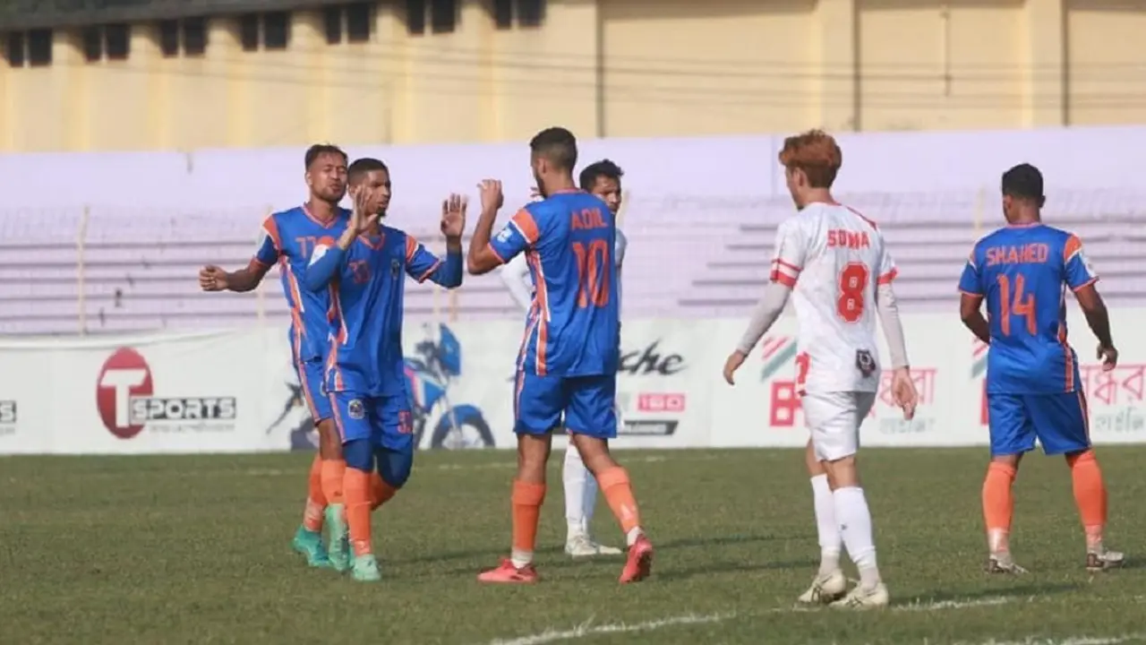 প্রিমিয়ার লিগে জিতল দুই স্বাগতিক