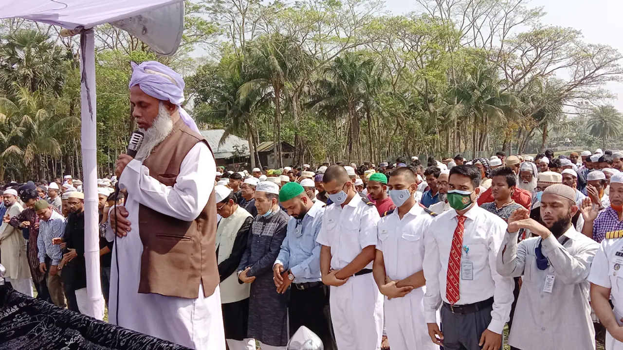 হাদিসুরের জানাজায় মানুষের ঢল