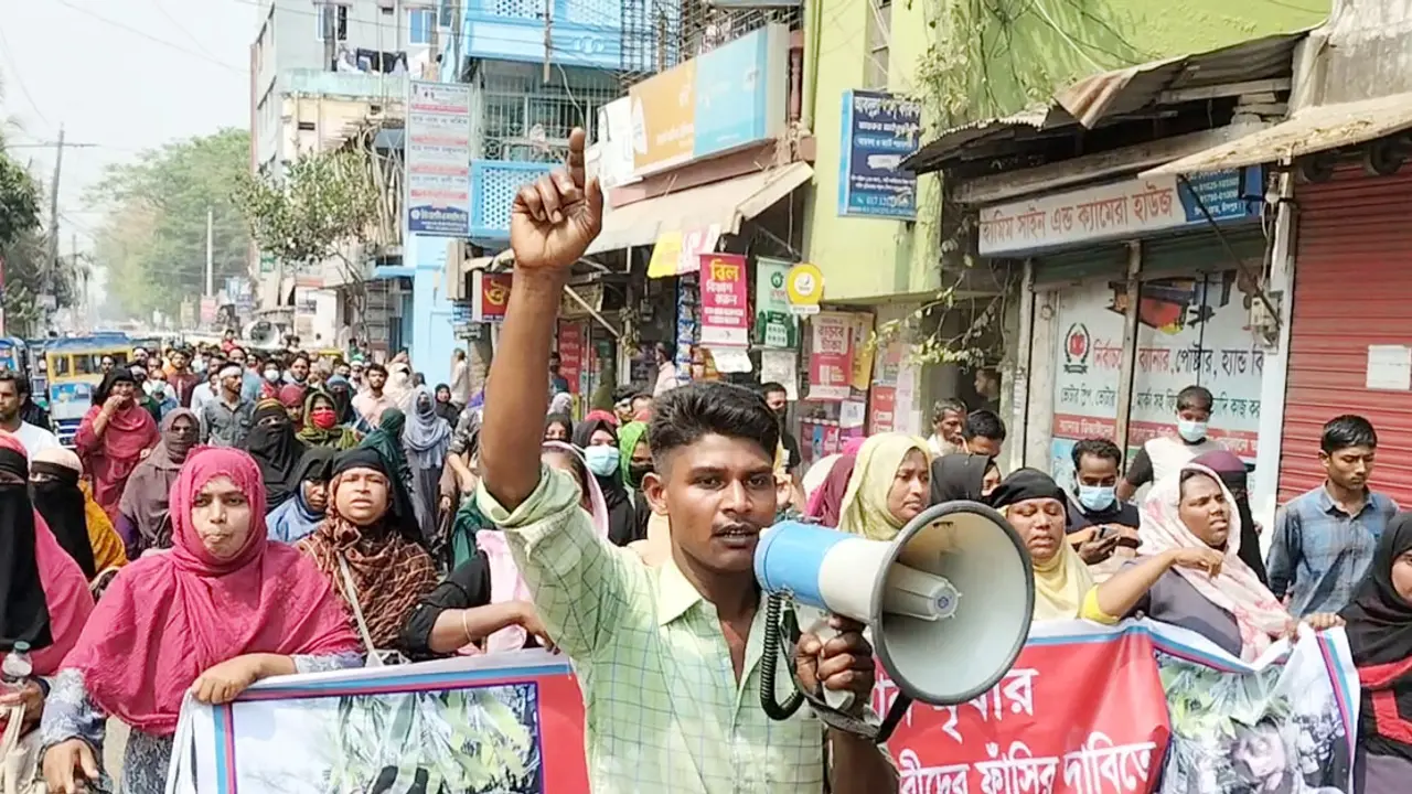 ব্যবসায়ী হত্যার বিচারের দাবিতে লাশ নিয়ে সড়ক অবরোধ