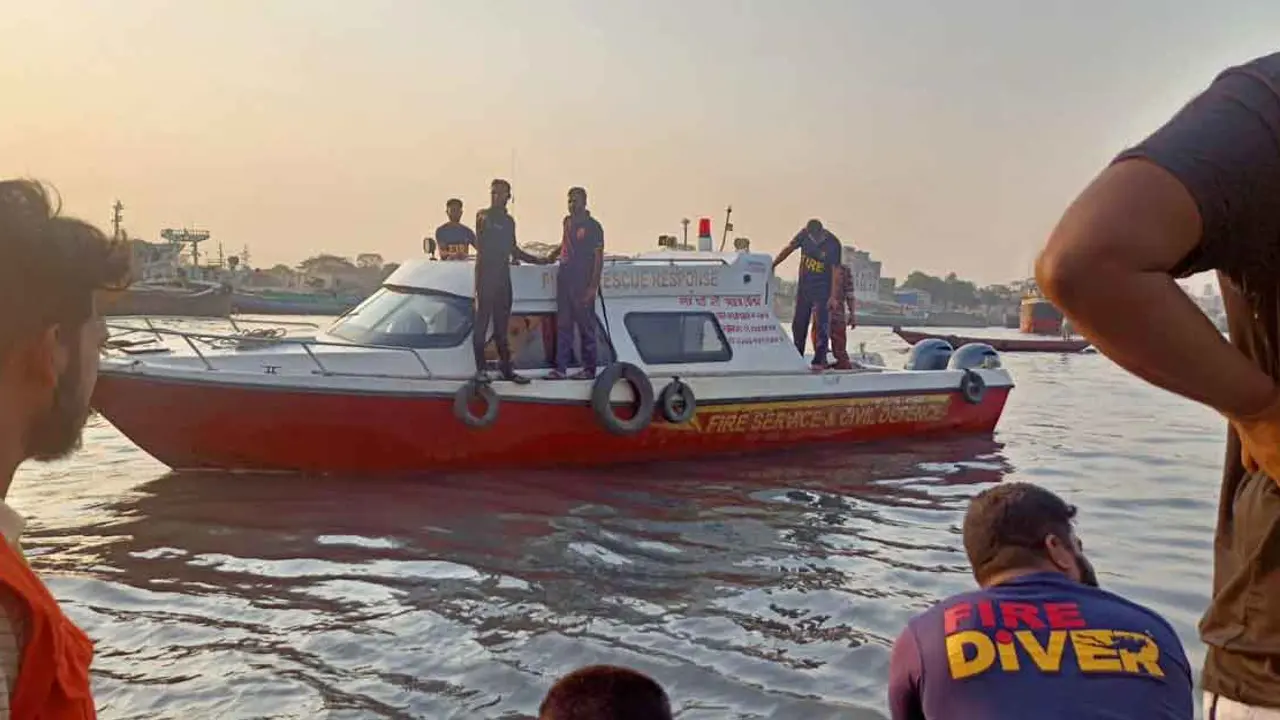 শীতলক্ষ্যায় লঞ্চডুবি : জরুরি তথ্য সরবরাহে বিআইডব্লিউটিএ'র হটলাইন