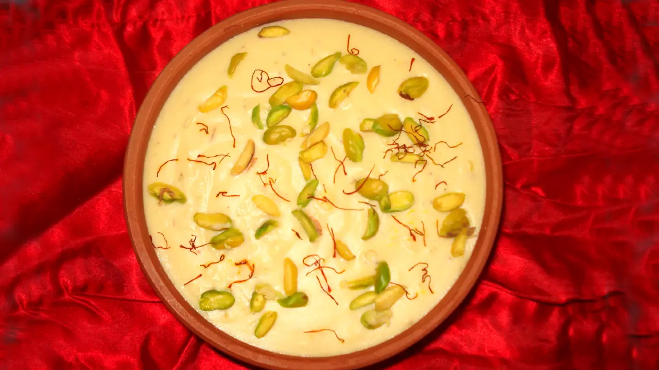 শাহী ফিরনি তৈরির রেসিপি