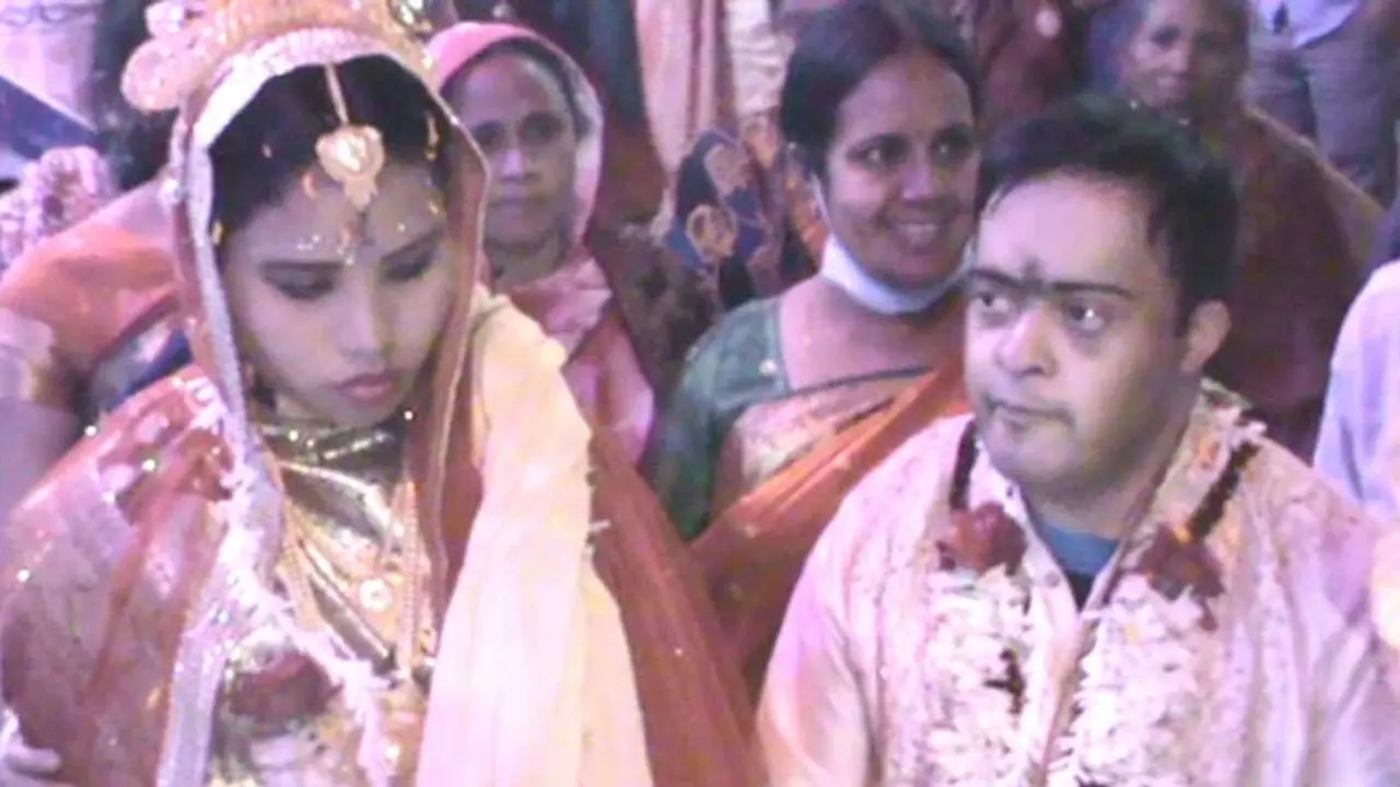 সৌরভকে বিয়ে করে প্রশংসায় ভাসছেন কেয়ামনি