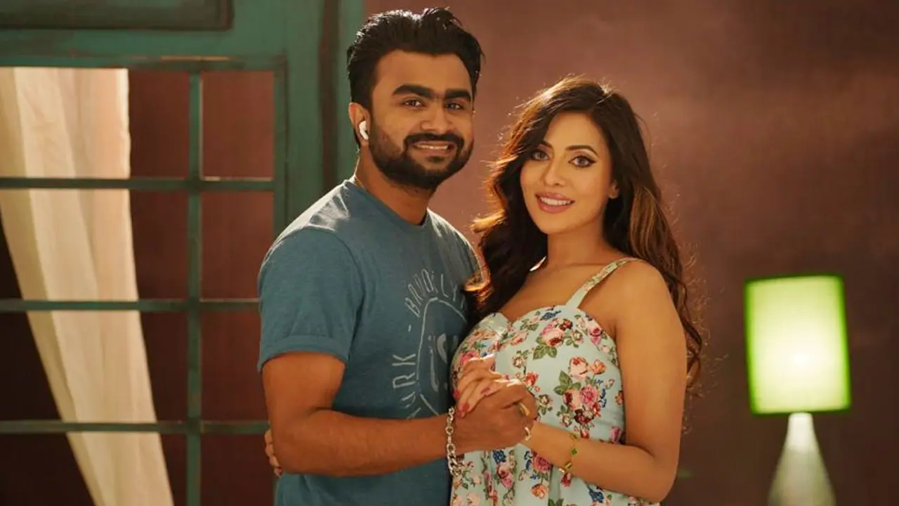 কার সঙ্গে রোমান্সে মেতেছেন ইমরান?