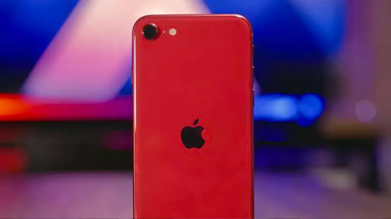 নতুন চমক আইফোন এসই, বাঁচবে ৮ হাজার টাকা