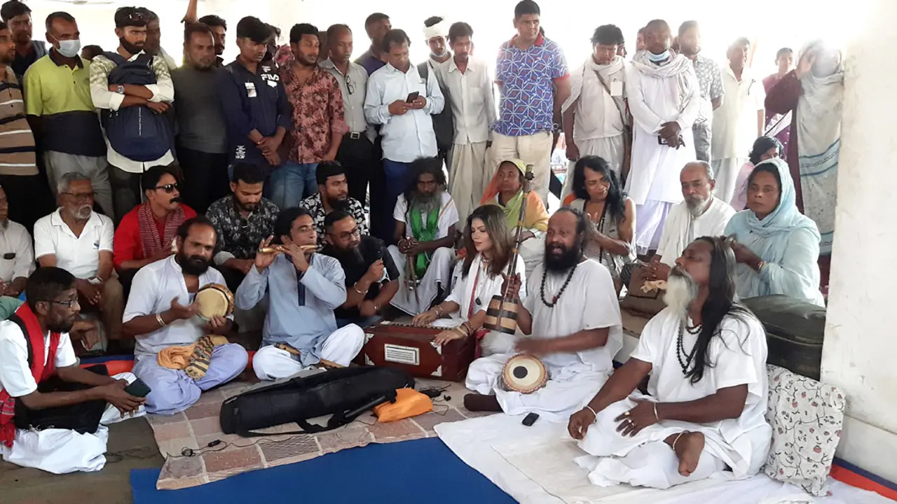 লালন গানে মুখরিত ছেঁউড়িয়ার আখড়াবাড়ি