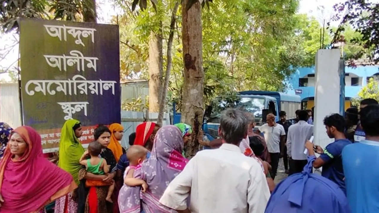মানিকগঞ্জে স্কুলের ভেতরে পিকআপ চাপায় শিক্ষিকাসহ নিহত ২