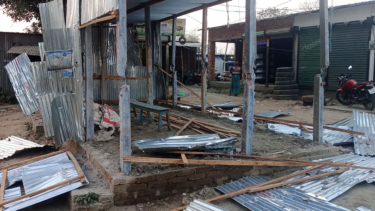 মানিকগঞ্জে ব্যবসা প্রতিষ্ঠানে ভাঙচুর-লুটপাটের অভিযোগ