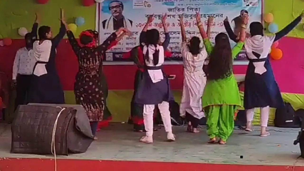 বঙ্গবন্ধুর জন্মদিনে ‘কাঁচা বাদাম’ গানে নাচ, প্রধান শিক্ষককে নোটিশ