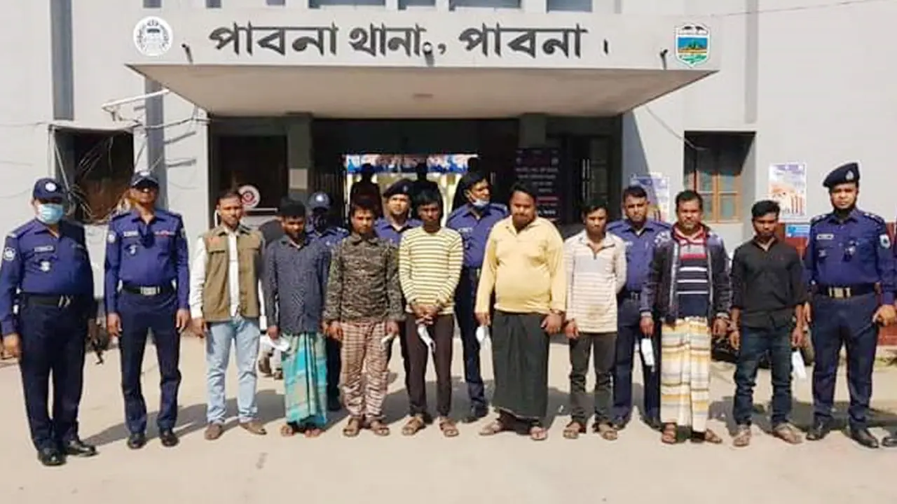 চালককে হত্যা করে ইজিবাইক ছিনতাই করতেন তারা