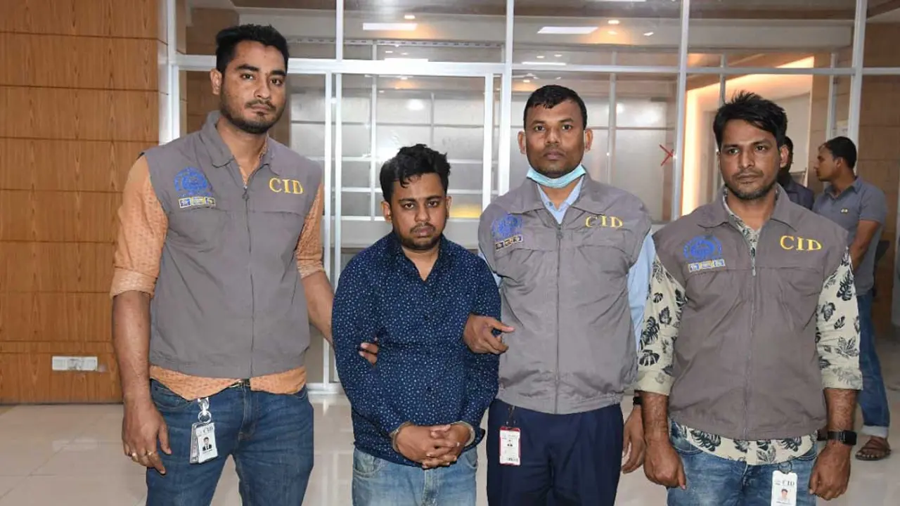 ৩৮ কোটি টাকা আত্মসাতের অভিযোগে পাপুলের সহযোগী গ্রেফতার