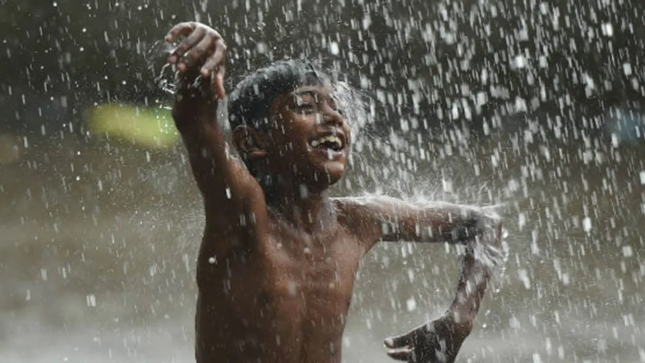 বঙ্গোপসাগরে গভীর নিম্নচাপ, ৪ বিভাগে বৃষ্টির সম্ভাবনা