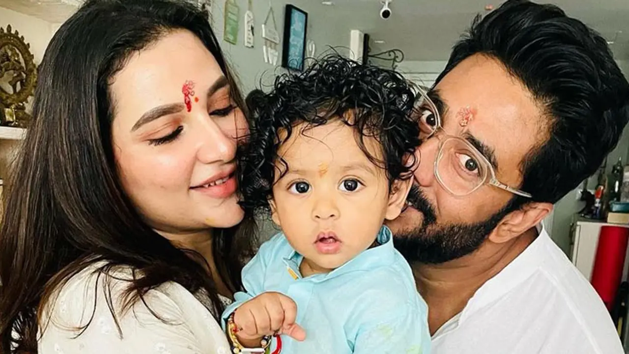 ছেলেকে চিনতে পারছেন না রাজ, শুভশ্রী বললেন ‘সবই গেল’!