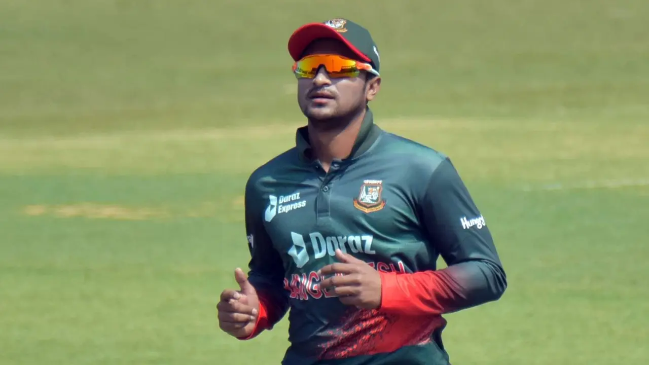এক ফরম্যাট থেকে অবসর নেওয়া উচিত সাকিবের