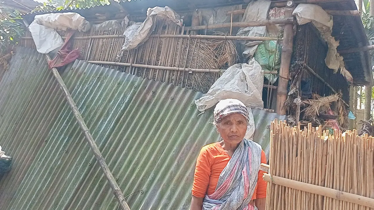 ছেলের ঘর দেখে মরতে চান বৃদ্ধা ফজিলা