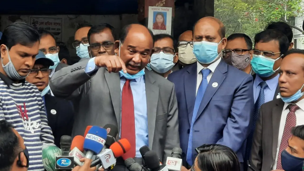 আবর্জনা থাকায় ২ কর্মকর্তাকে বহিষ্কার করলেন রেলমন্ত্রী