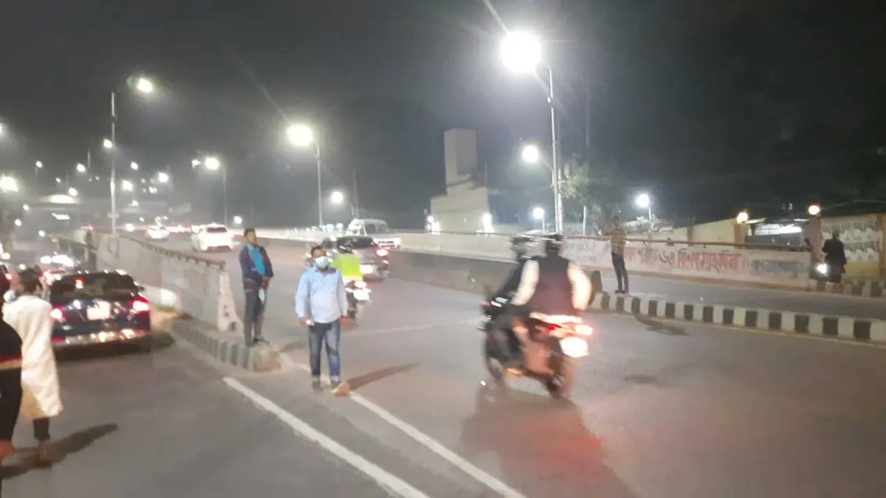 স্মার্ট বাতিতে আলোকিত মগবাজার-মৌচাক উড়াল সড়ক